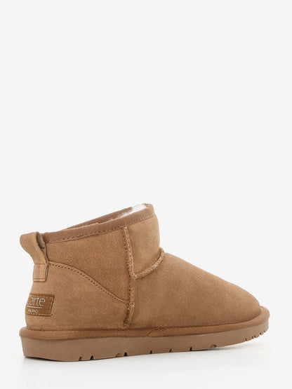 Women's leather boots with insulation